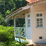 Casas com jacuzzi e churrasqueira a 300 metros da Praia do Perequê na Ilhabela
